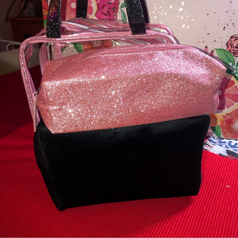 Disney three in one Minnie ,Mickey Mouse makeup cosmetic travel bag set. - Picture 13 of 15